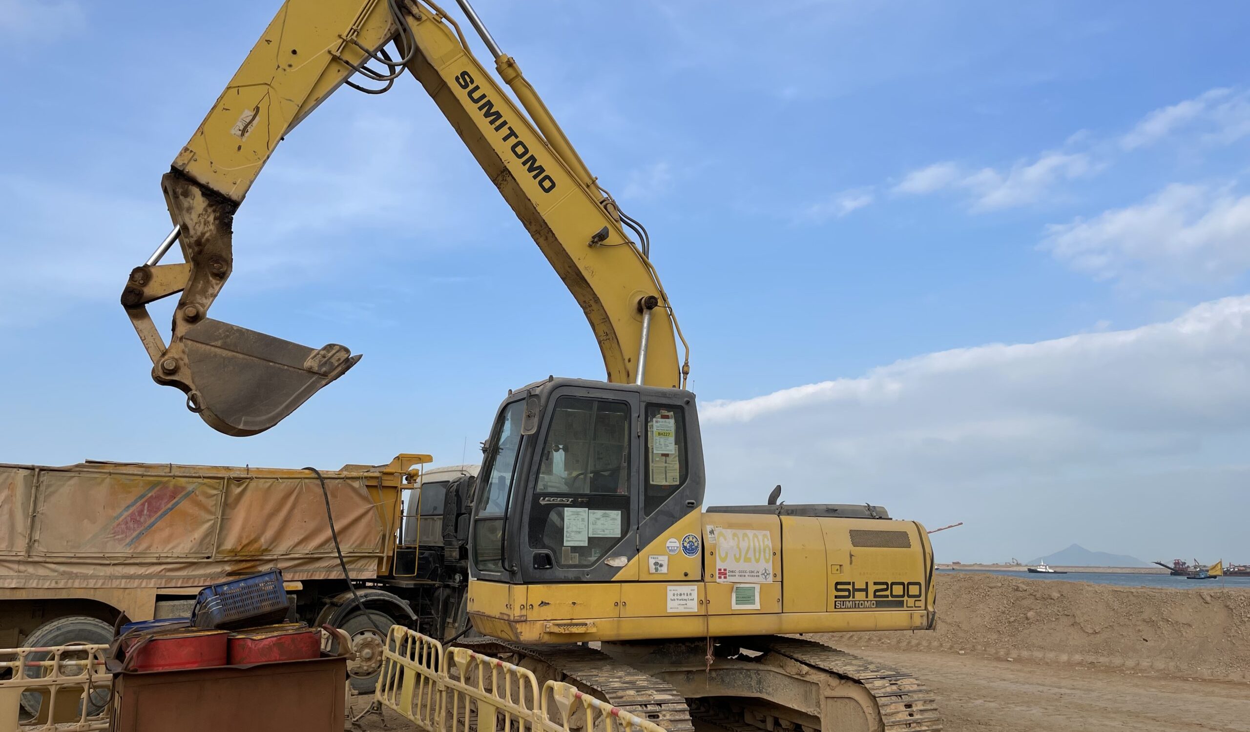 SH200LC Hydraulic excavator(2)